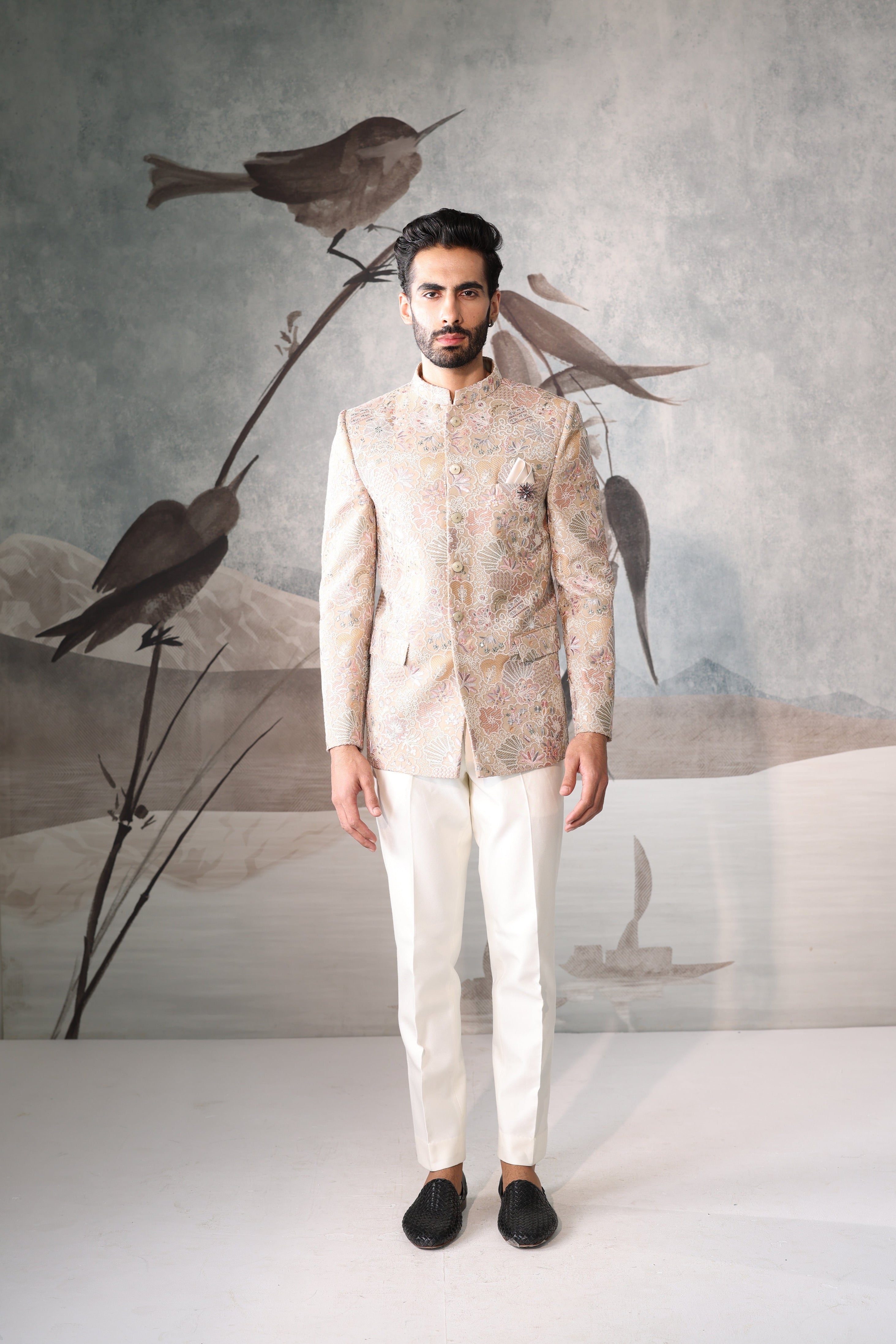 Beige bandgala with floral design