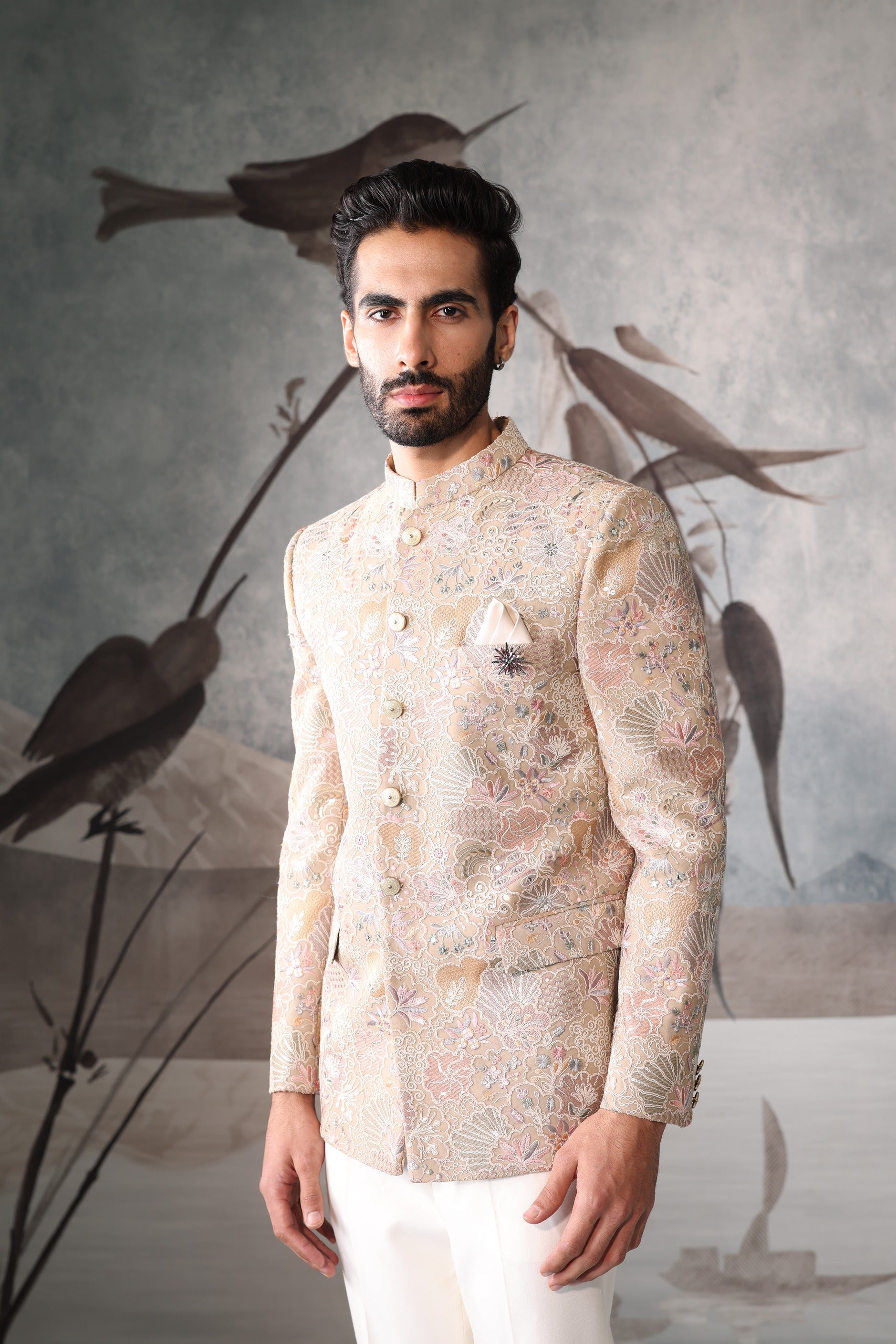 Beige bandgala with floral design