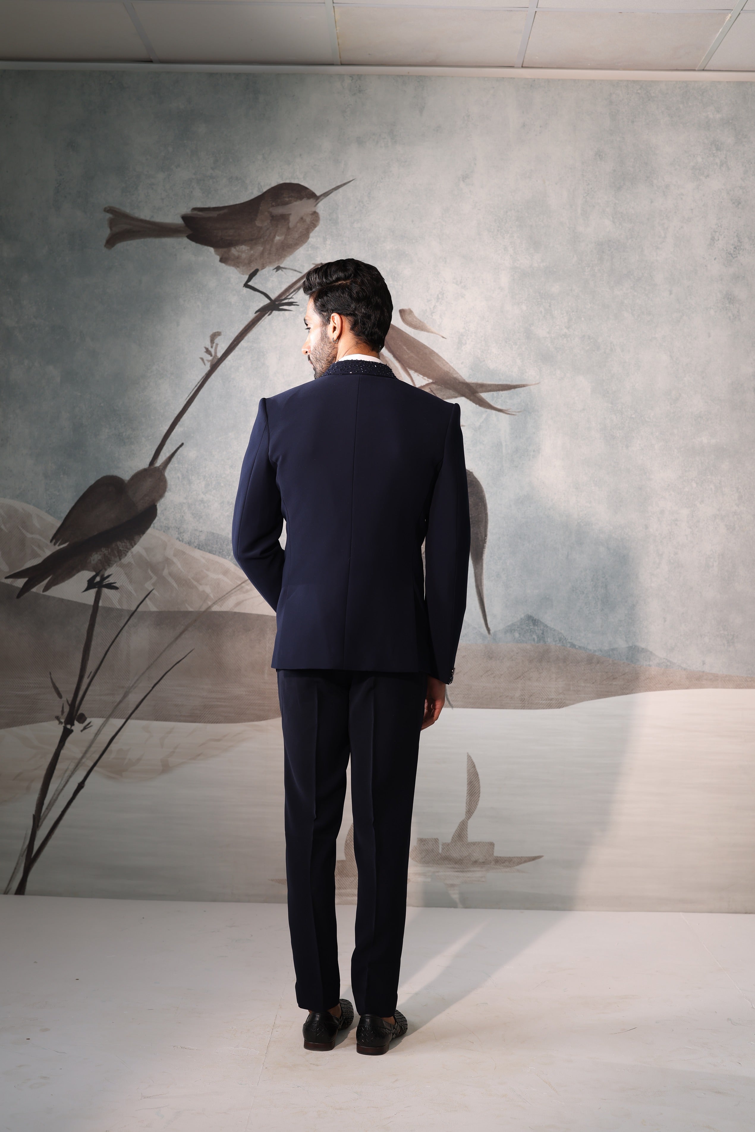 BLUE TUXEDO WITH THREAD DESIGN