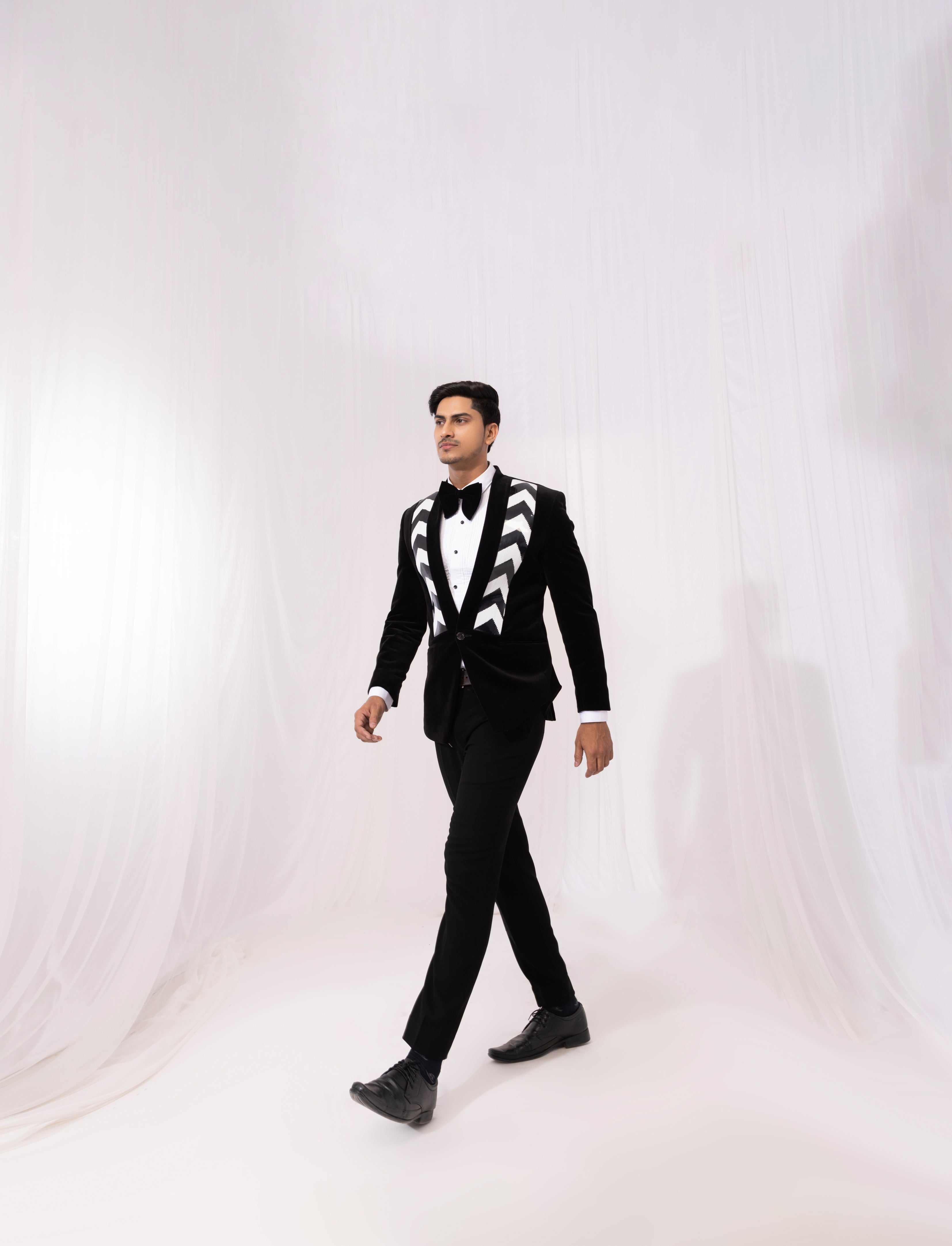 BLACK MONOCHROME TUXEDO