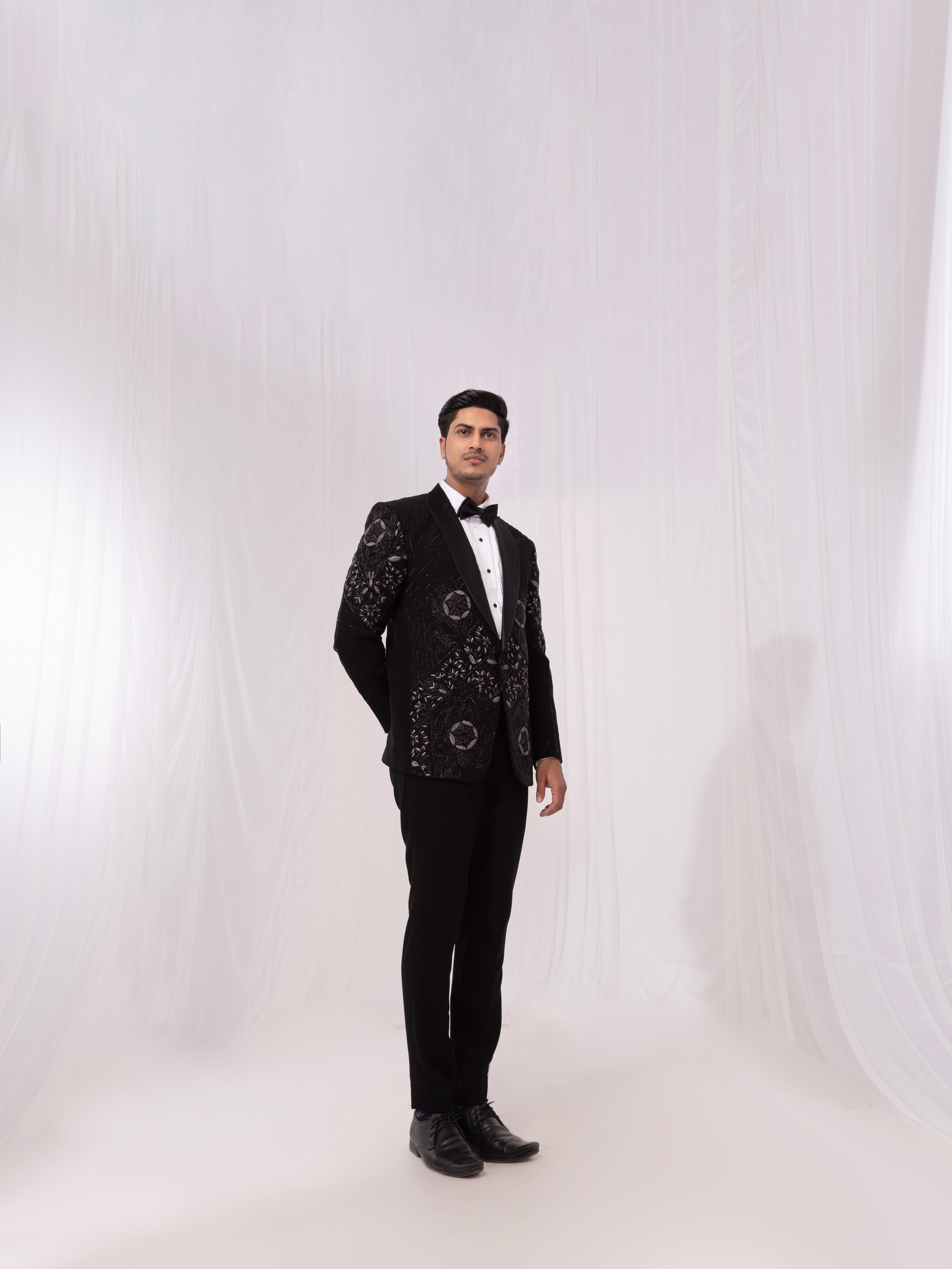 THE SEAMLESS BLACK TUXEDO