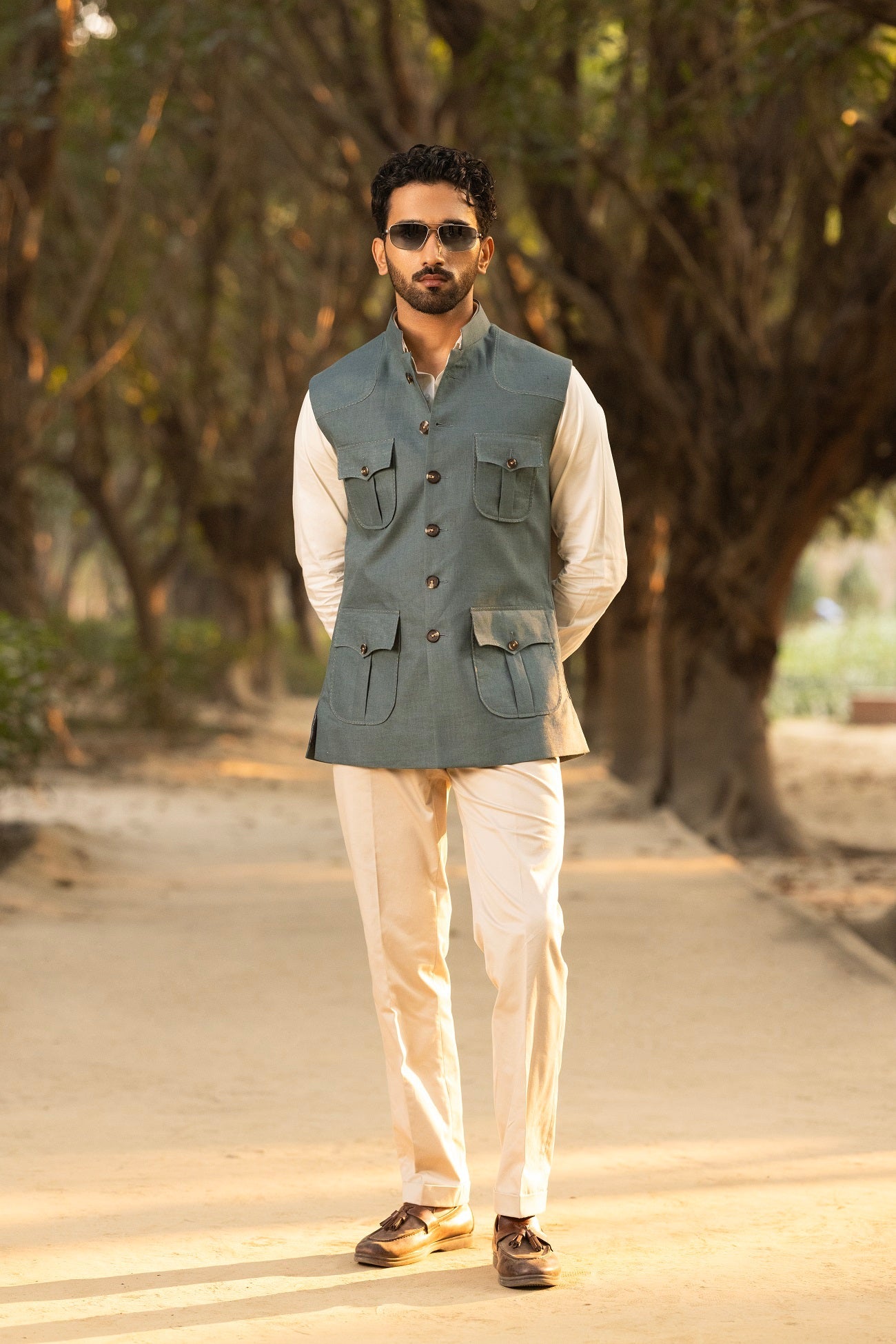 GREEN SADRI WITH FOUR POCKETS