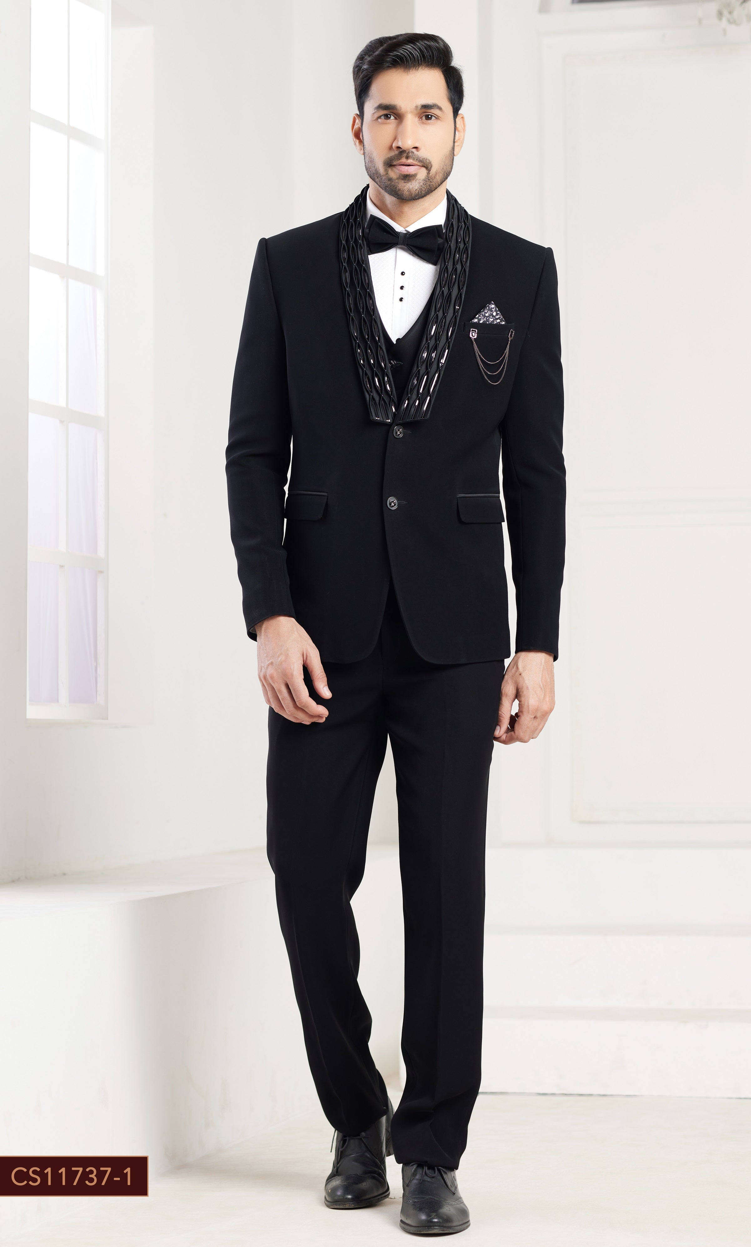 BLACK MEN’S TUXEDO WITH EMBELLISHED COLLAR