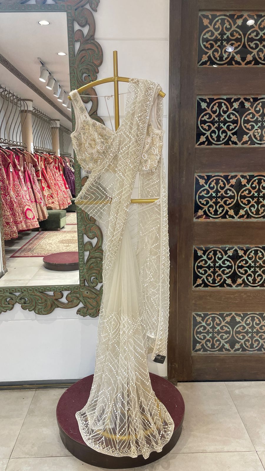 White saree with pearl