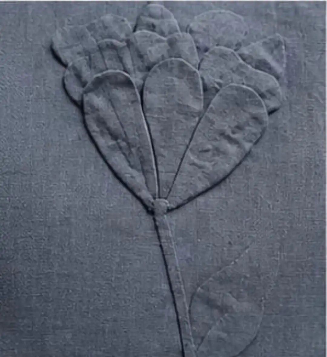 Applique flower linen shirt Embroidery detail