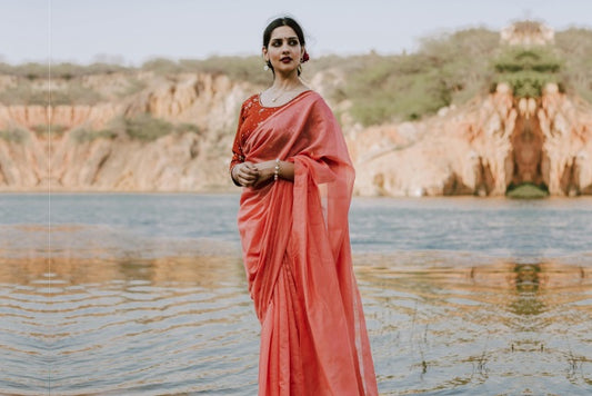 10 Hacks To Look Fit & Slim In The Saree