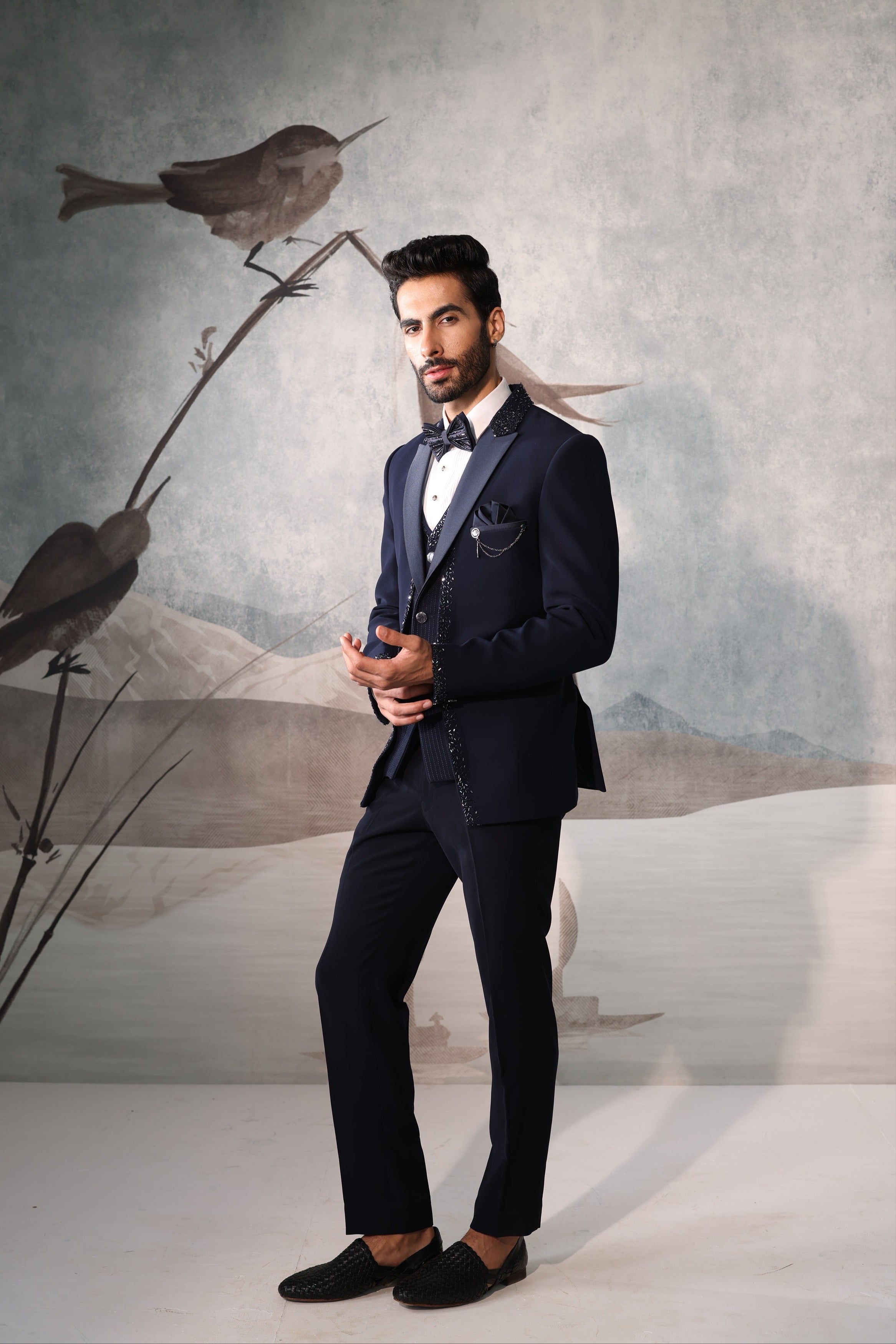 BLUE TUXEDO WITH THREAD DESIGN