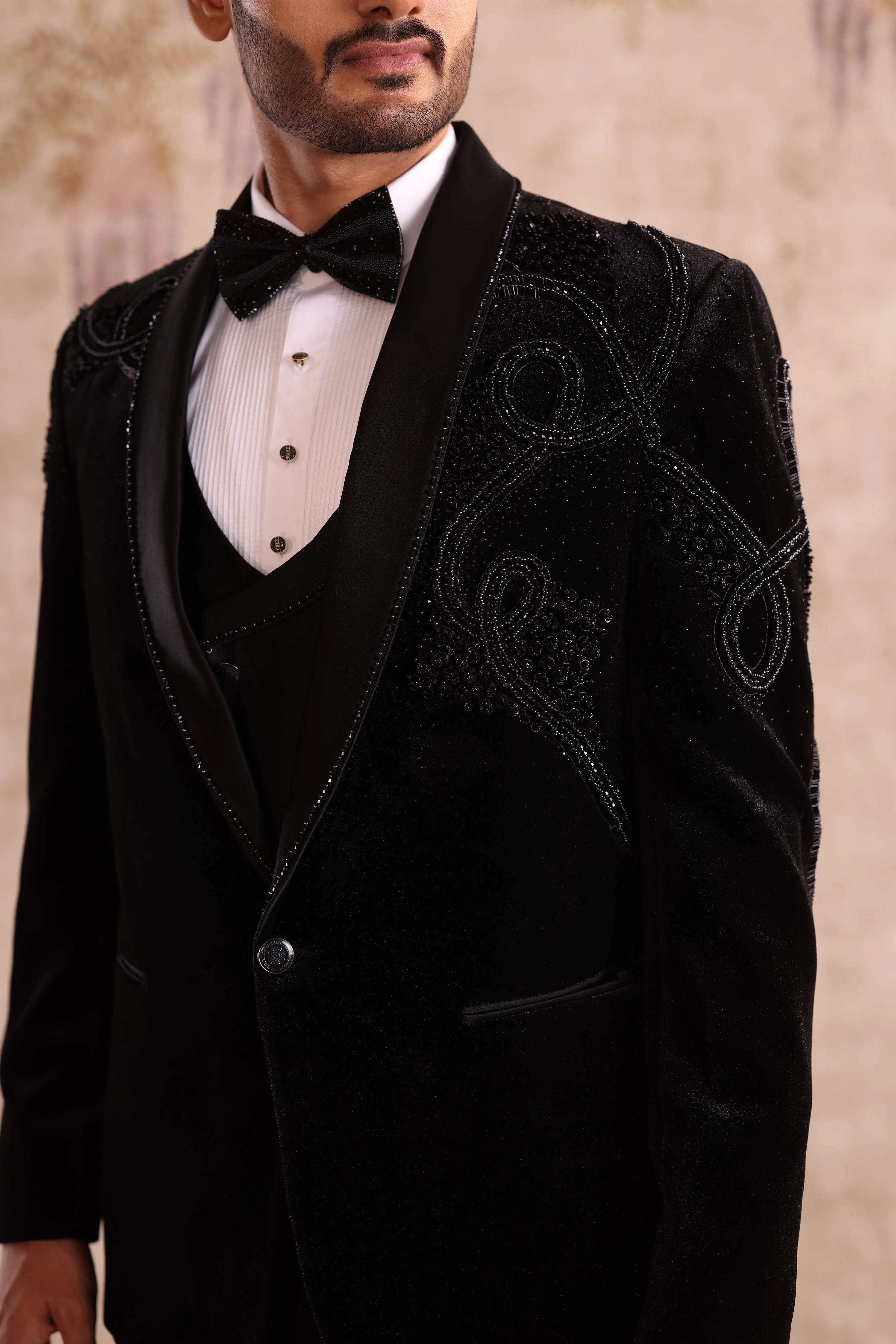 Embroidery Shawl lapel tuxedo with chest and shoulder embroidered work