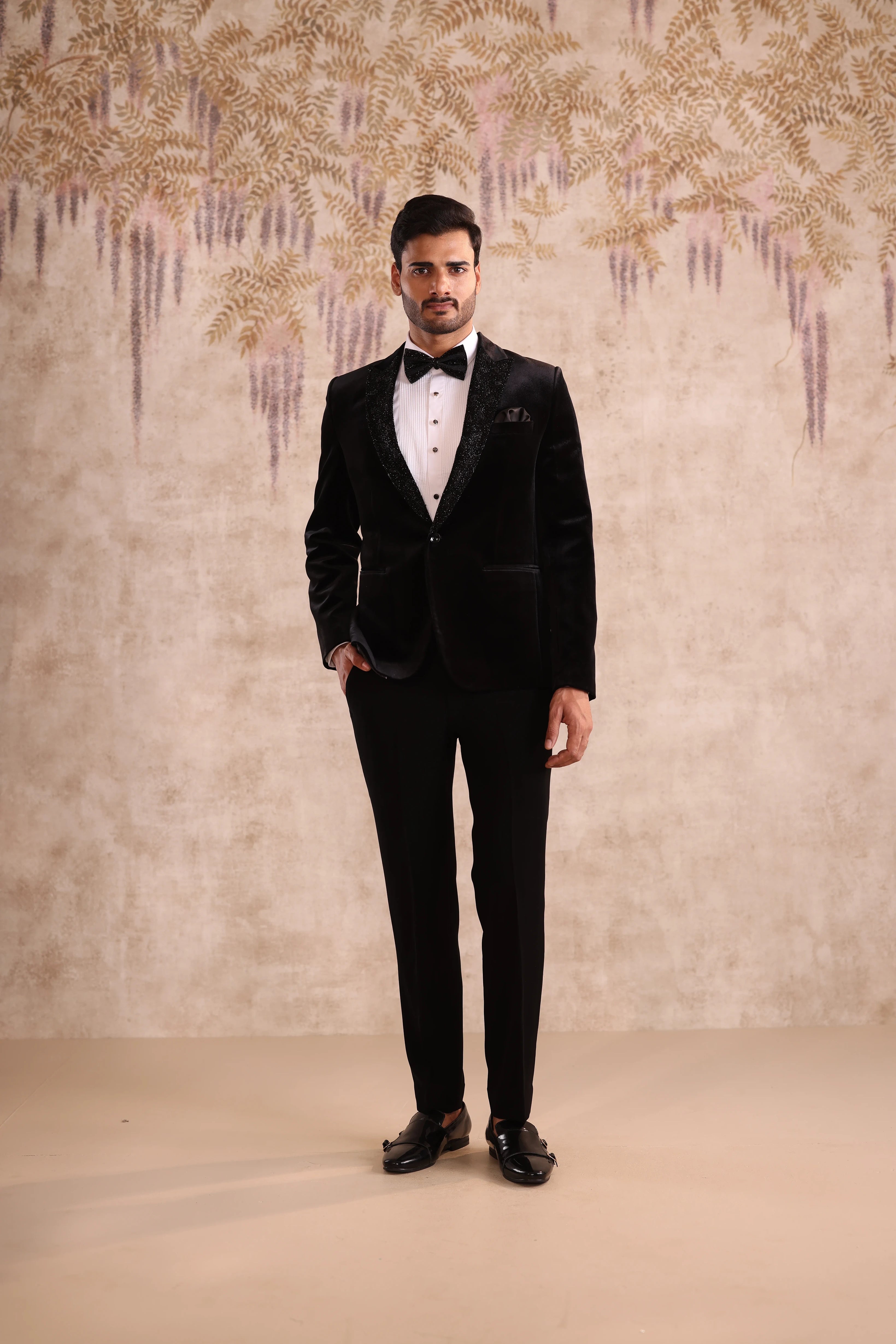Black velvet peak embroidered lapel tuxedo