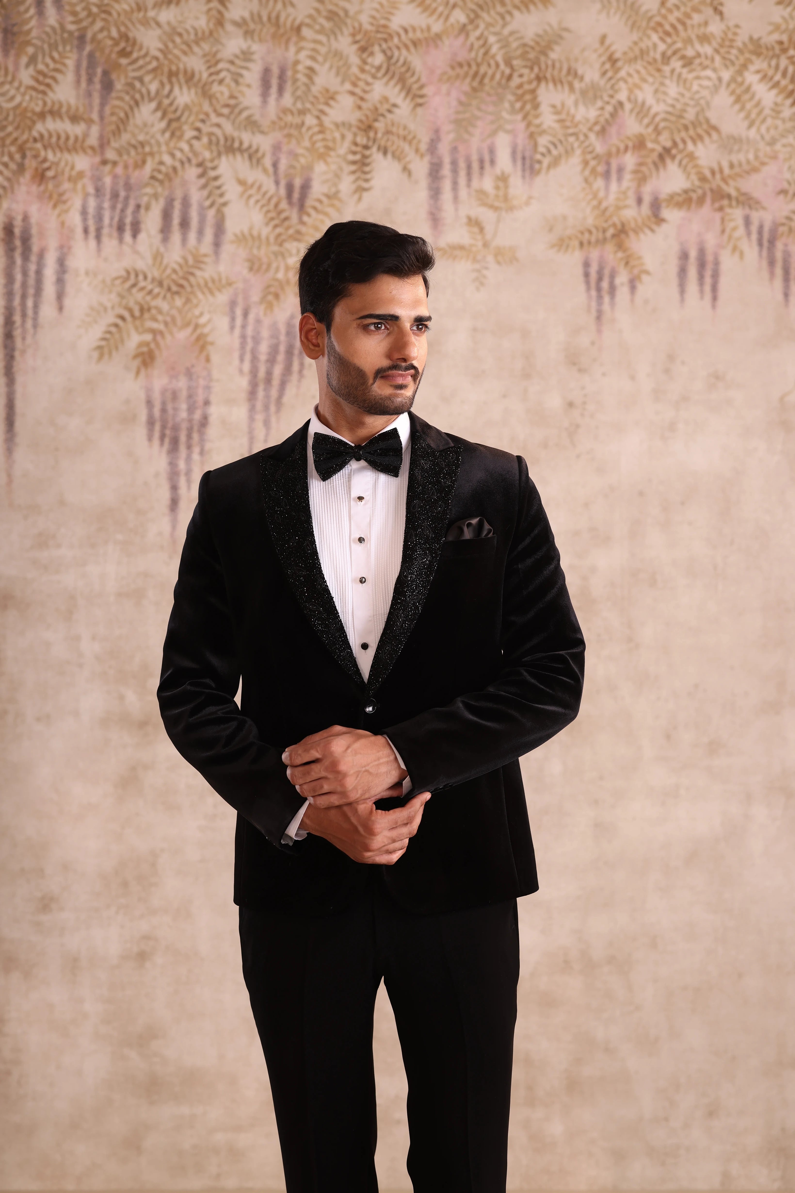 Black velvet peak embroidered lapel tuxedo