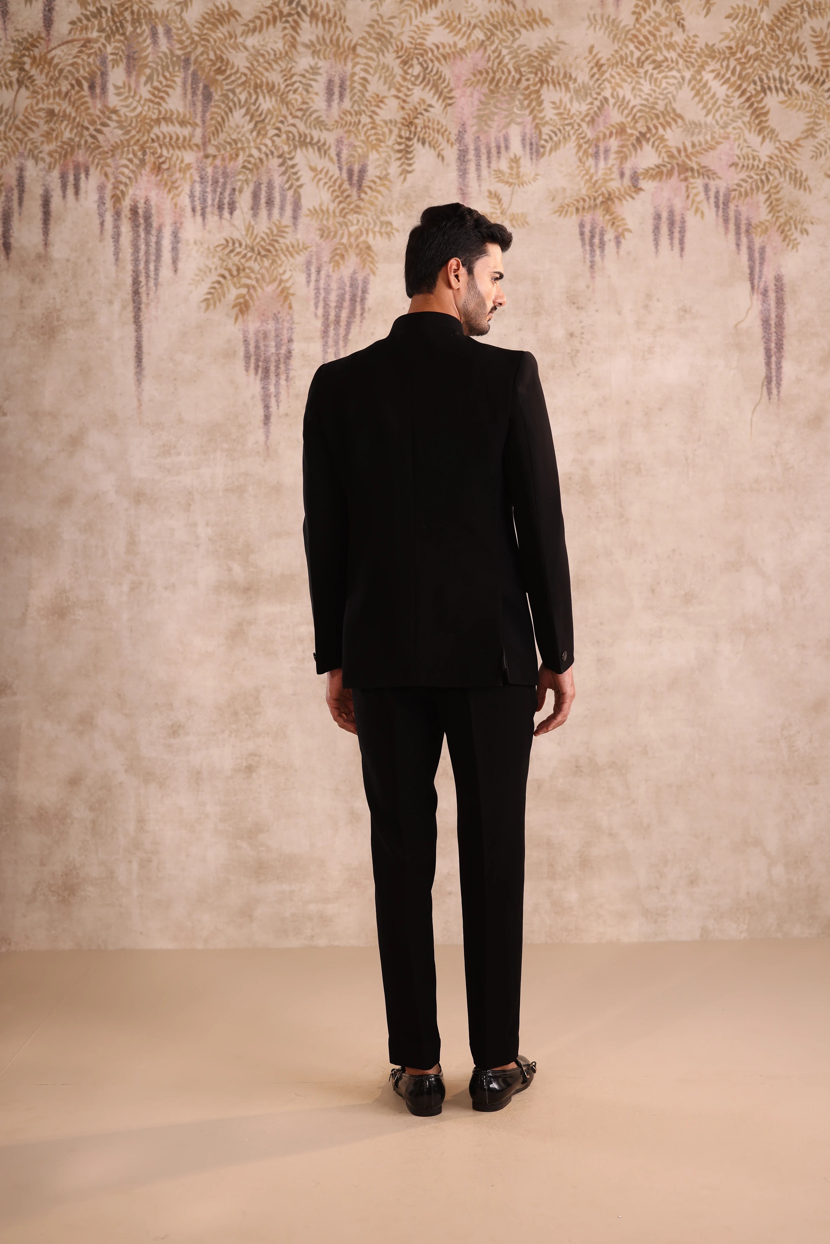 Black bandhgala with chest motif and collar embroidery